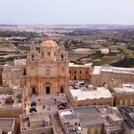 The Palm Court דירה