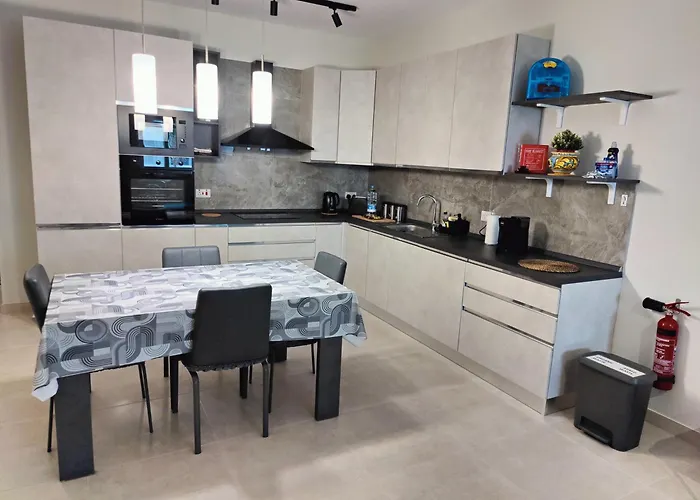 The Palm Court * St. Paul's Bay